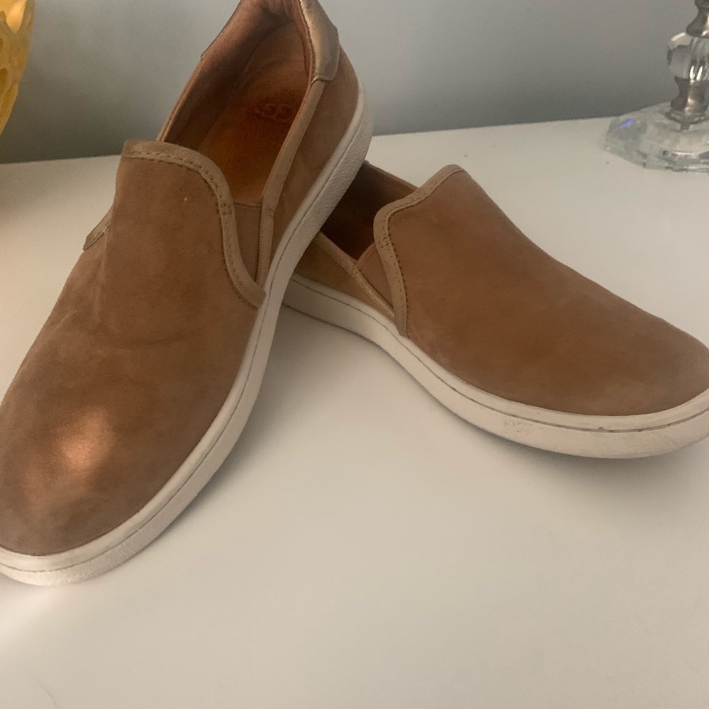 UGG